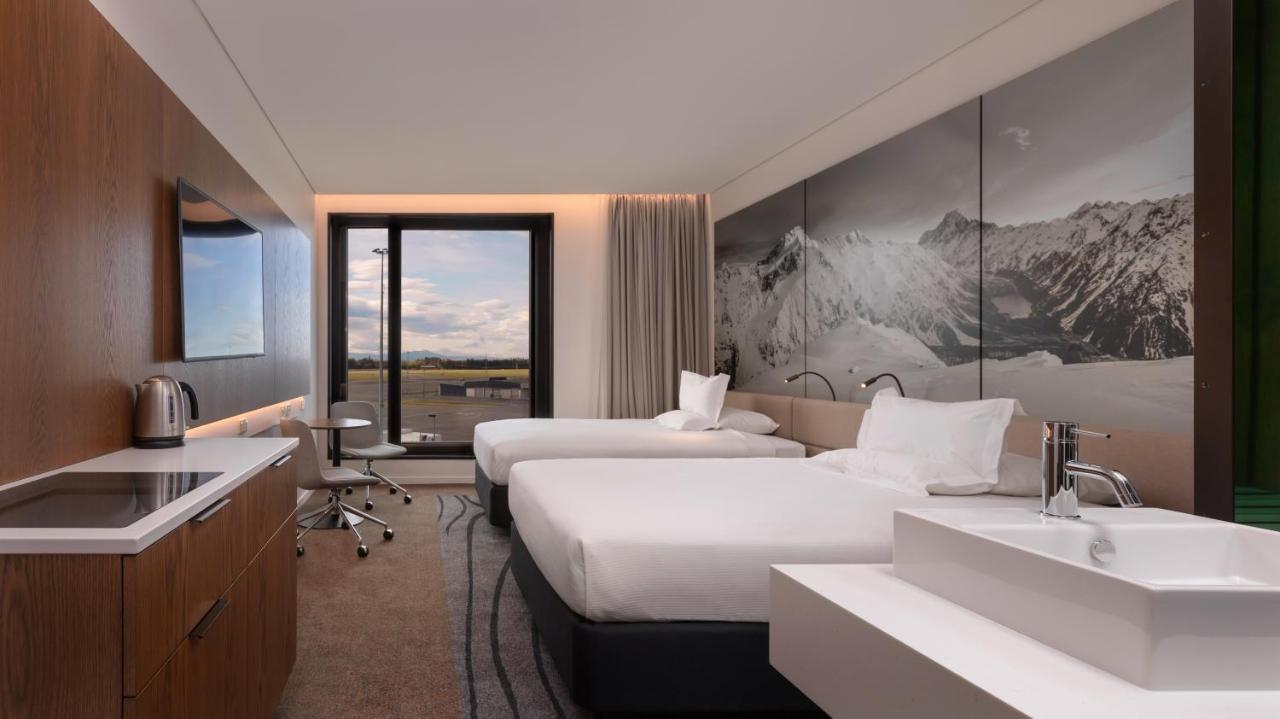 Novotel Christchurch Airport Экстерьер фото